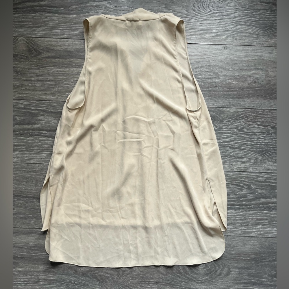 Wilfred Aritzia Tan Sleeveless V Neck Work Career Business High Low Blouse M - Picture 2 of 6